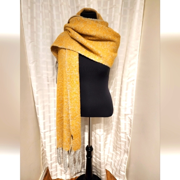 Beautiful long Scarf/Shawl by Picabo - Picture 1 of 5